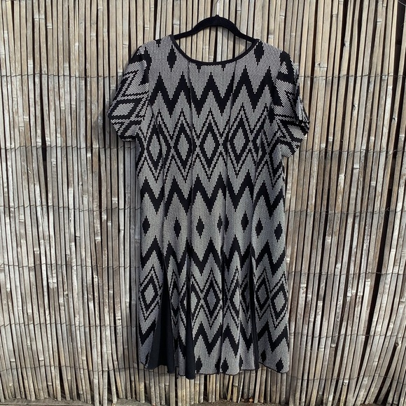 Avenue size 18/20 Fit and Flare Dress - Picture 2 of 10